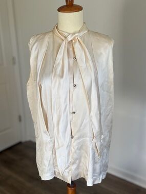 ☾ Vintage 100% silk cream sleeveless blouse